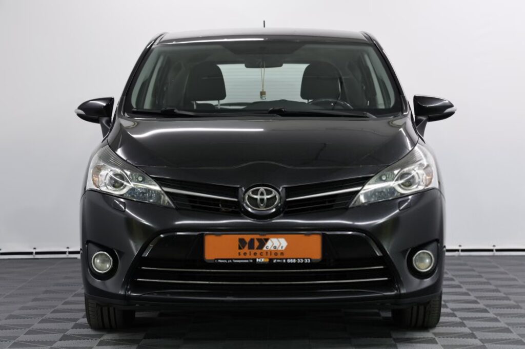 Toyota Verso I · Рестайлинг