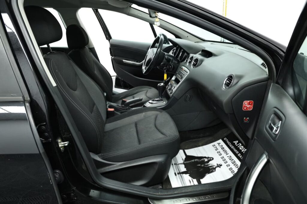 Peugeot 408 I