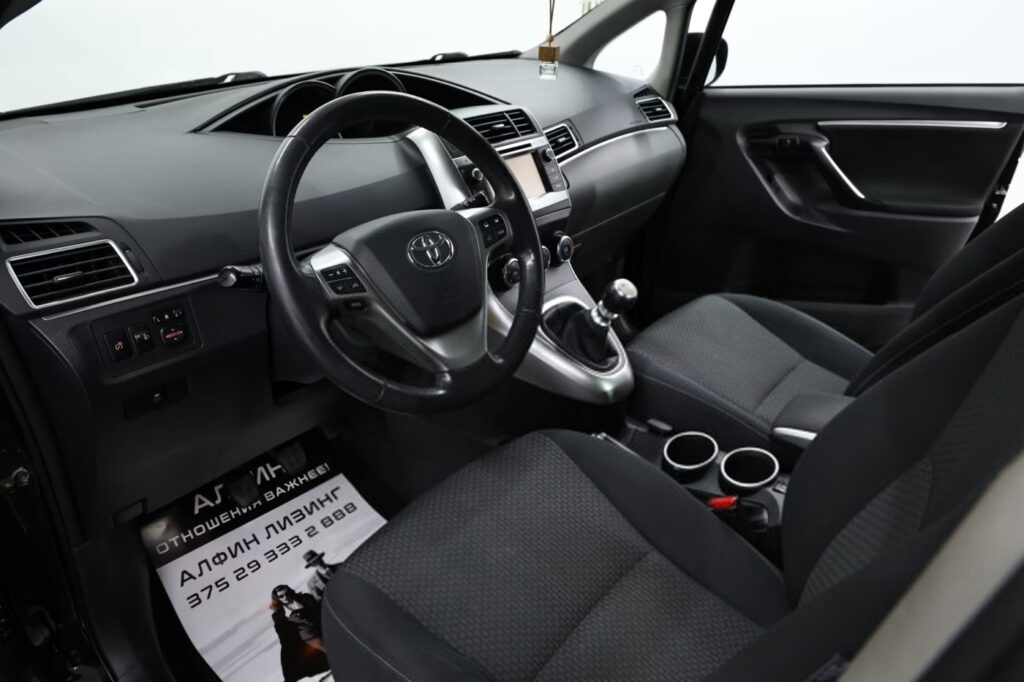 Toyota Verso I · Рестайлинг