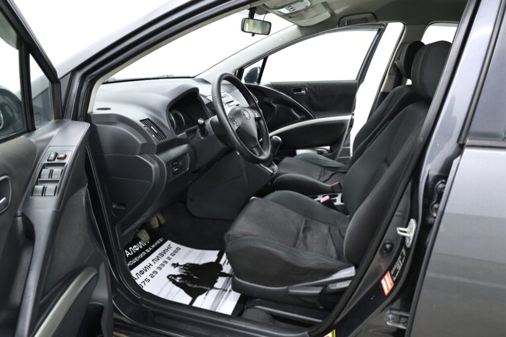 Toyota Corolla Verso II (AR10)