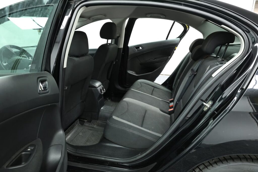 Peugeot 408 I