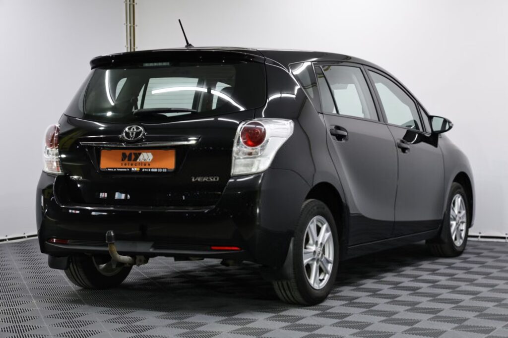 Toyota Verso I · Рестайлинг