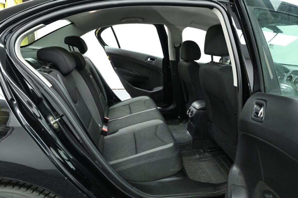 Peugeot 408 I