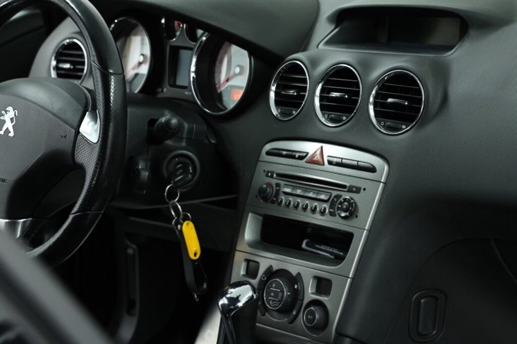 Peugeot 408 I