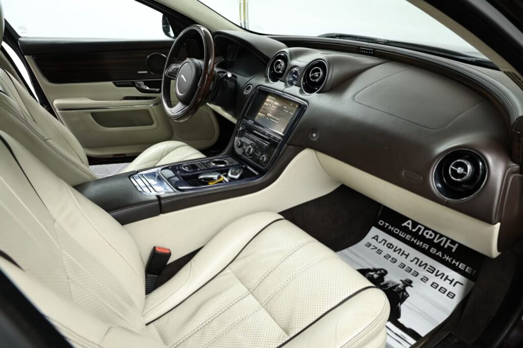 Jaguar XJ X351
