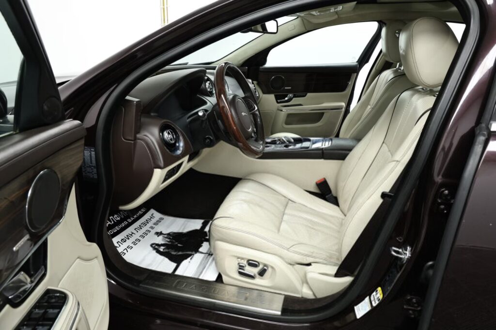 Jaguar XJ X351
