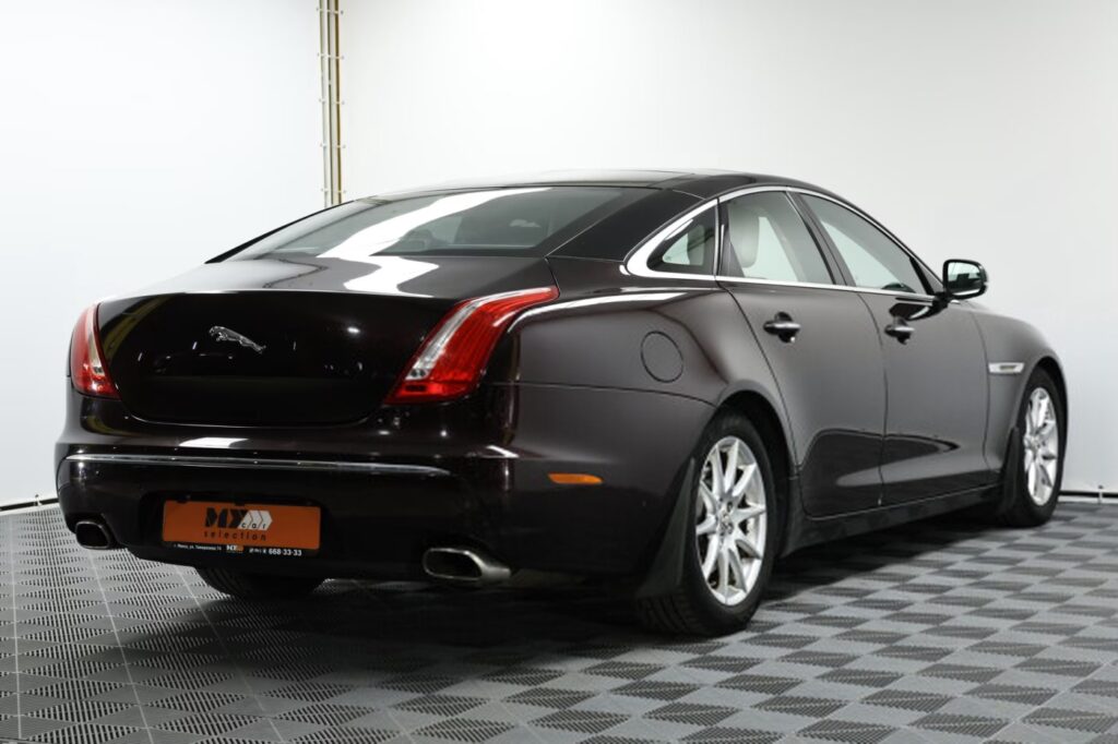 Jaguar XJ X351
