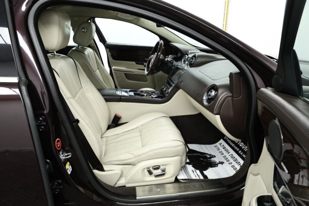 Jaguar XJ X351