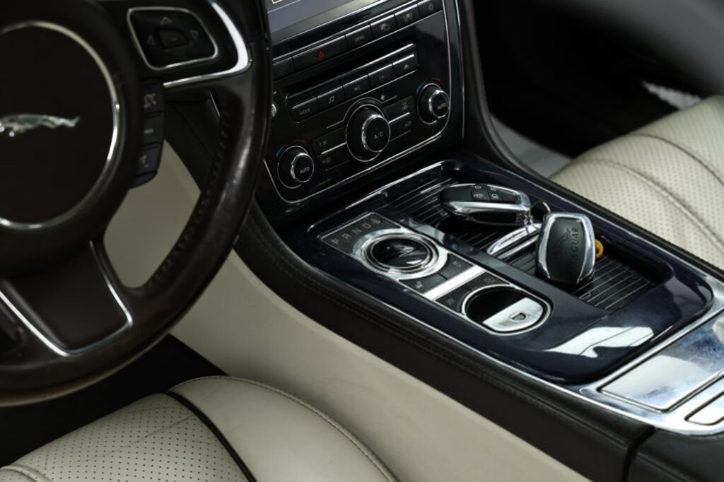 Jaguar XJ X351