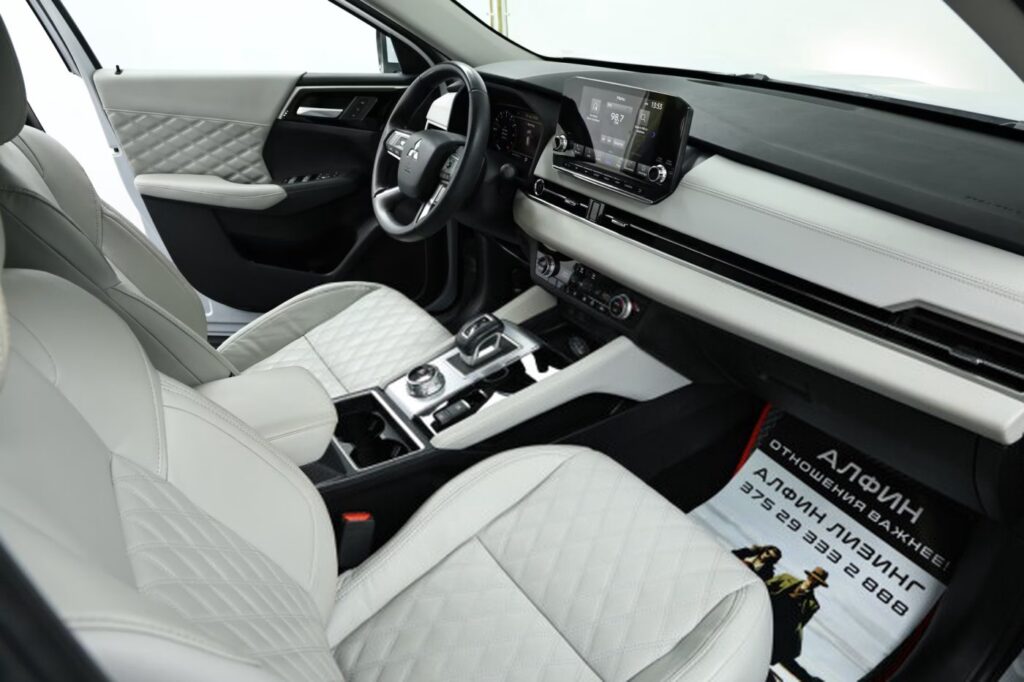 Mitsubishi Outlander IV