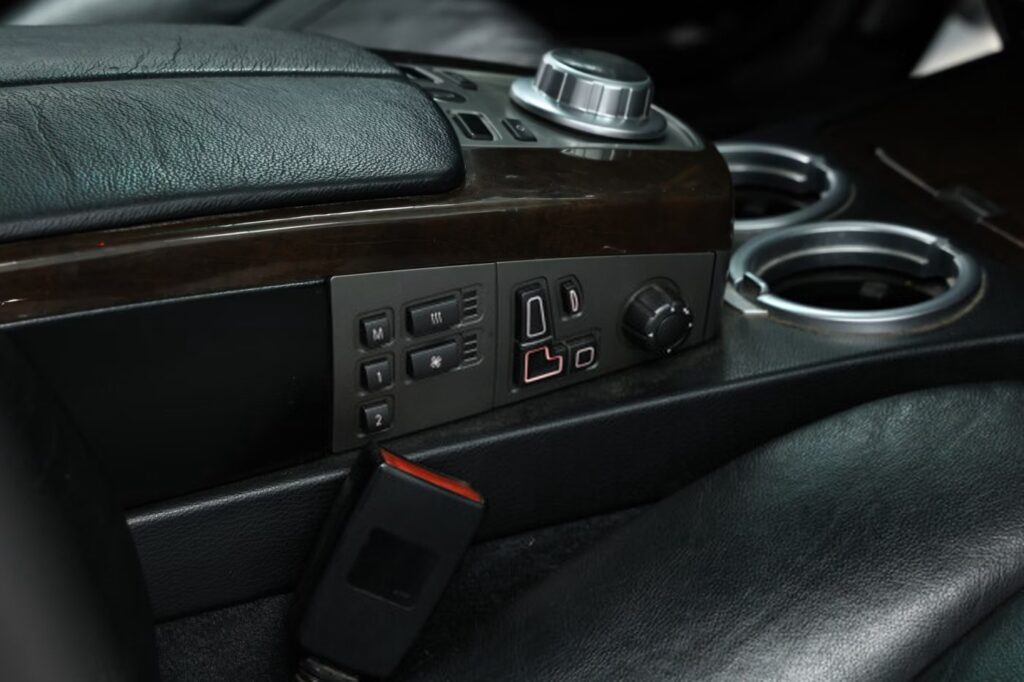 BMW 7 серия E65