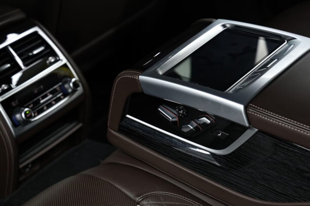 BMW 7 серия G11 · Рестайлинг