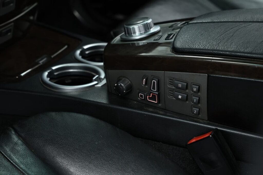 BMW 7 серия E65