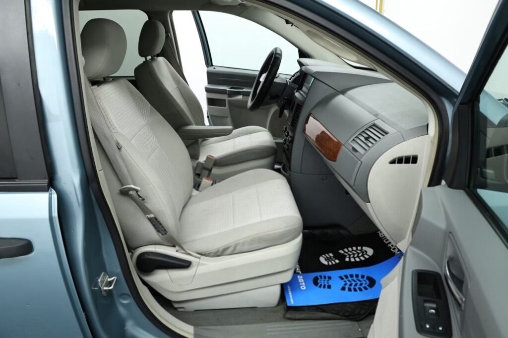 Chrysler Town and Country V