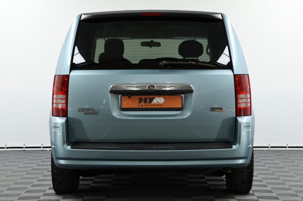 Chrysler Town and Country V