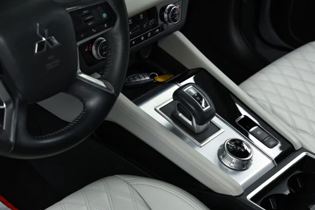 Mitsubishi Outlander IV