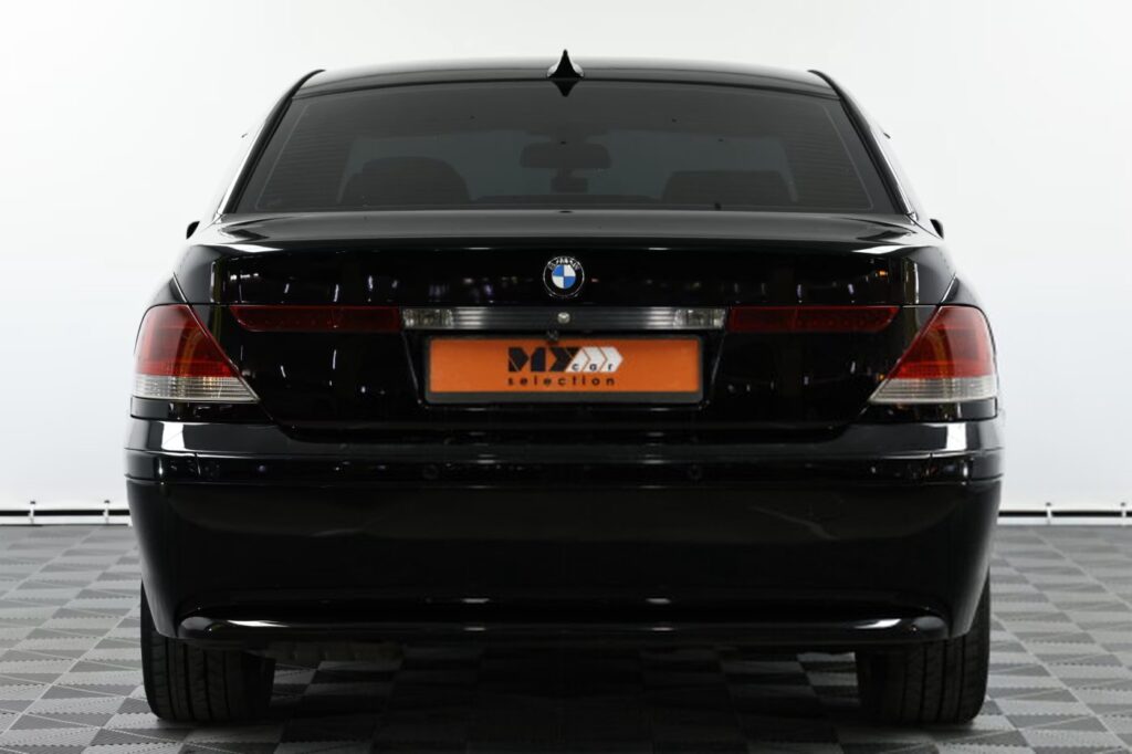 BMW 7 серия E65