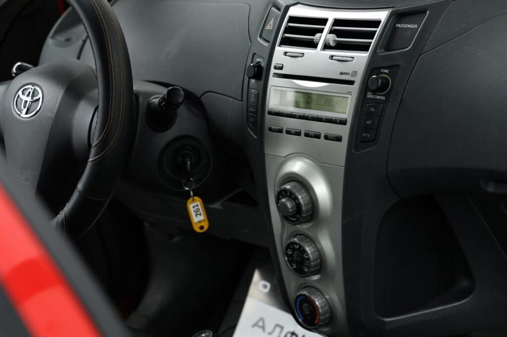 Toyota Yaris II (XP9)