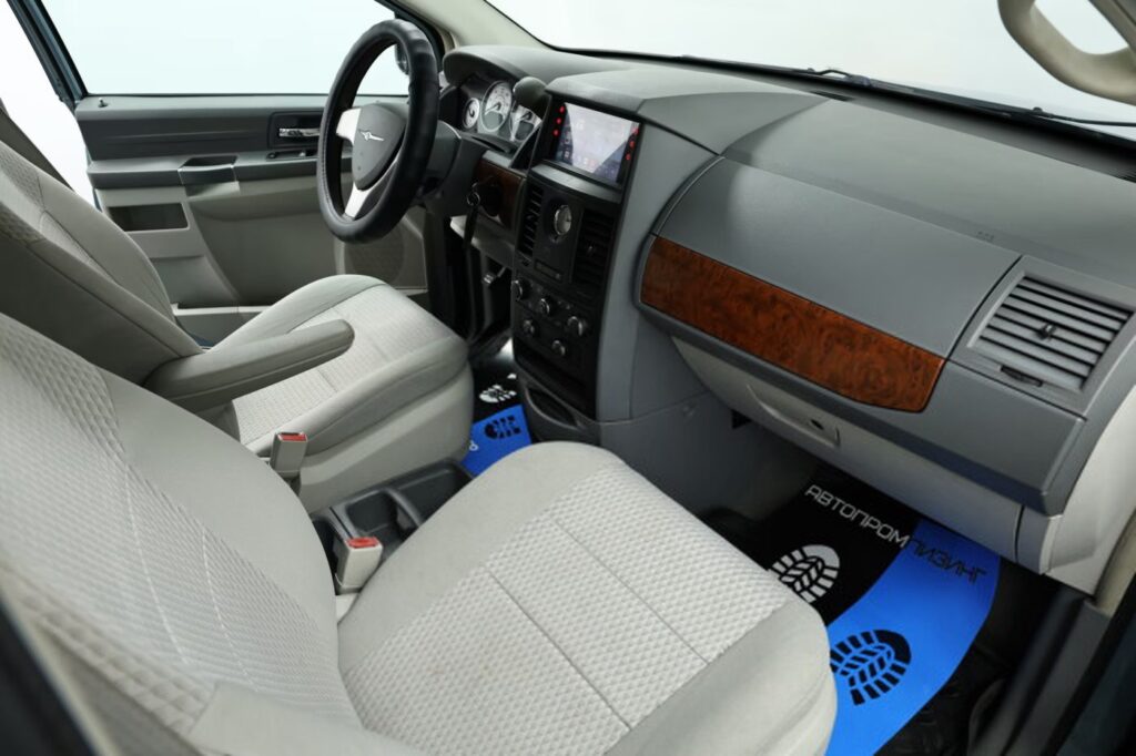 Chrysler Town and Country V