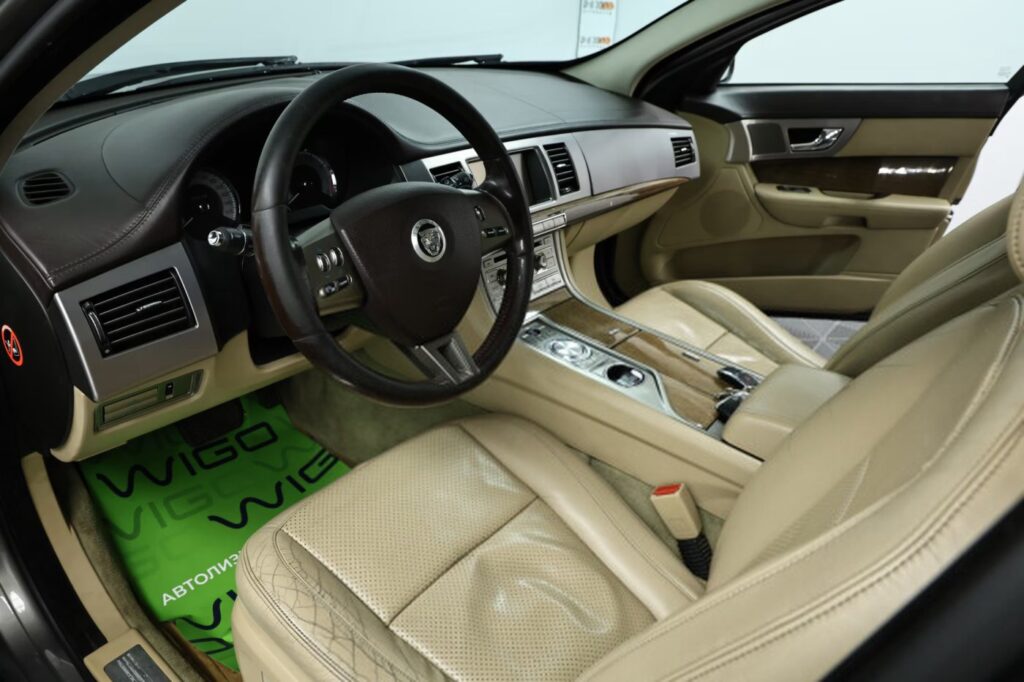 Jaguar XF X250