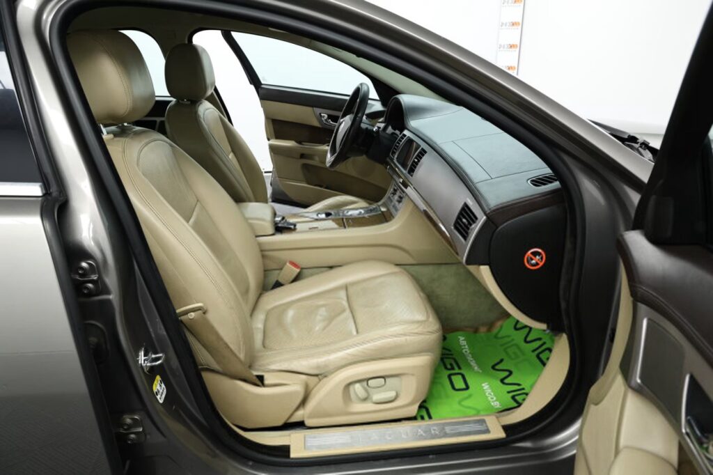 Jaguar XF X250
