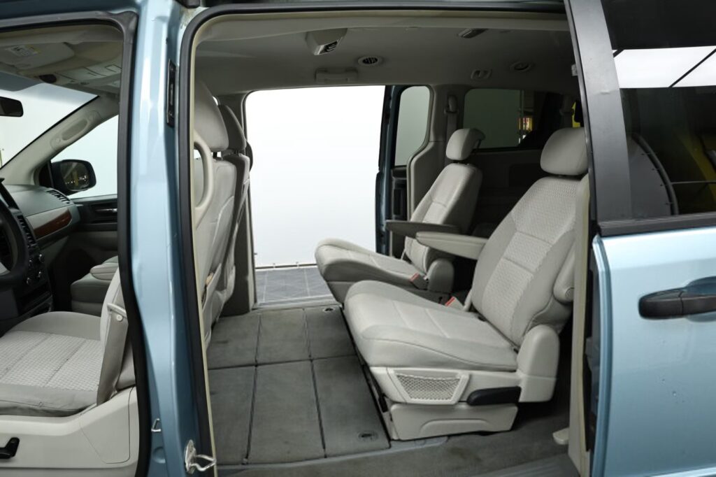 Chrysler Town and Country V