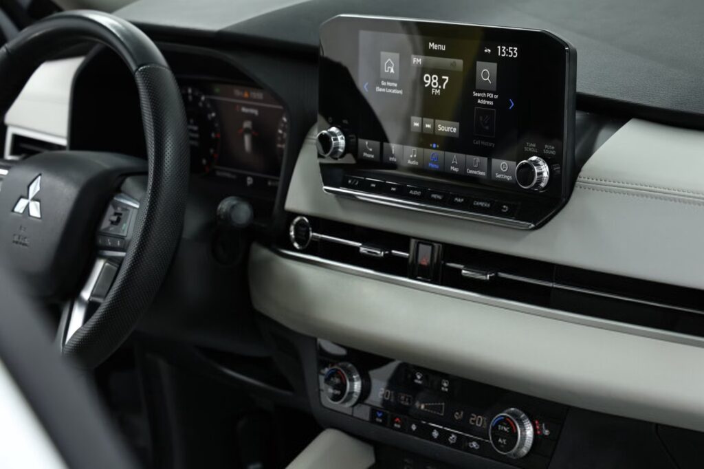 Mitsubishi Outlander IV