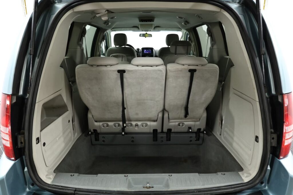 Chrysler Town and Country V