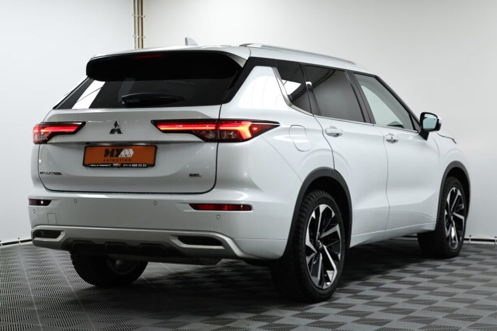 Mitsubishi Outlander IV
