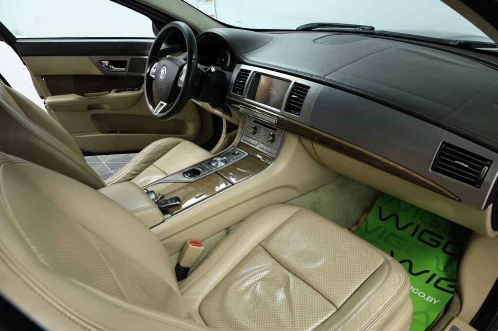 Jaguar XF X250