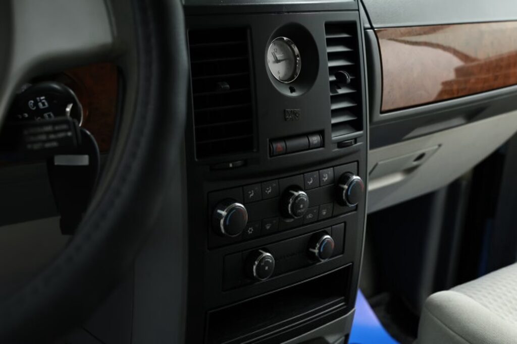 Chrysler Town and Country V