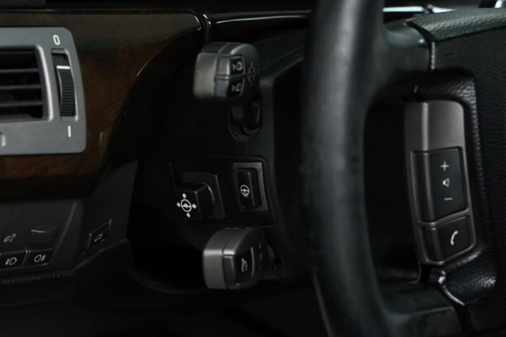 BMW 7 серия E65