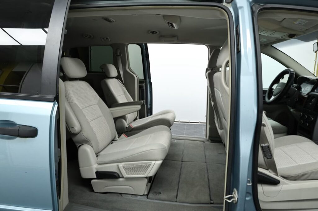 Chrysler Town and Country V