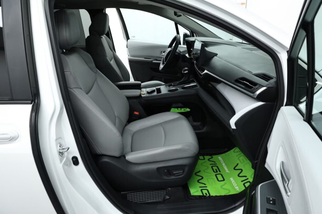 Toyota Sienna IV (XL40)