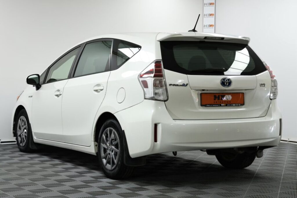 Toyota Prius V(+) ZVW40/41 · Рестайлинг