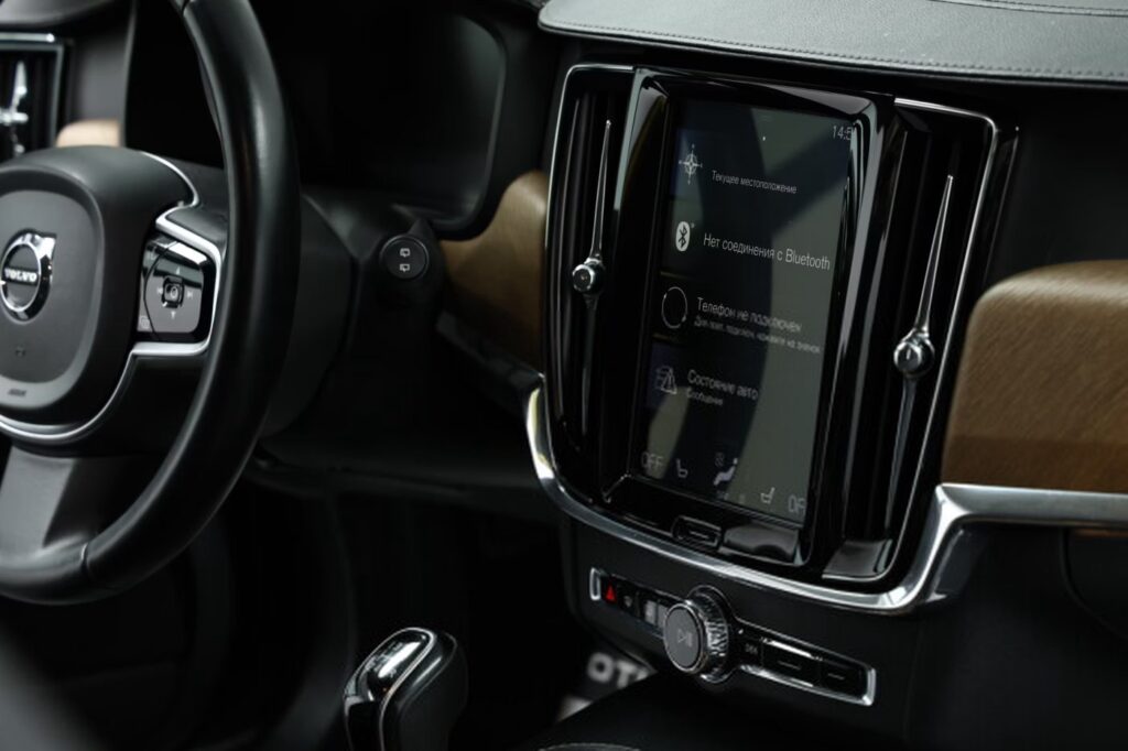 Volvo V90 II