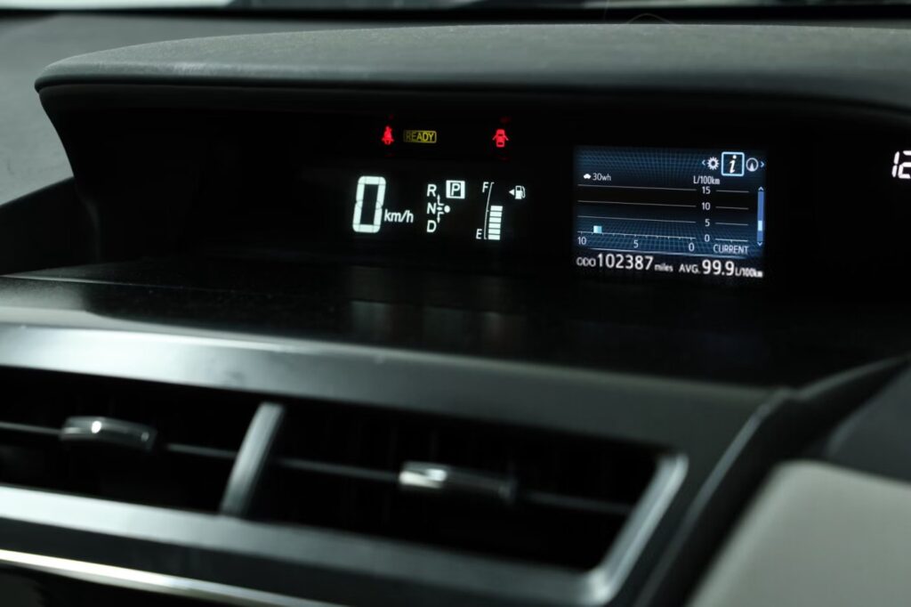 Toyota Prius V(+) ZVW40/41 · Рестайлинг