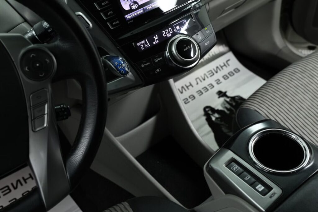 Toyota Prius V(+) ZVW40/41 · Рестайлинг