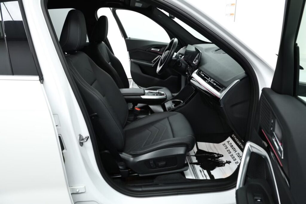 BMW X1 U11
