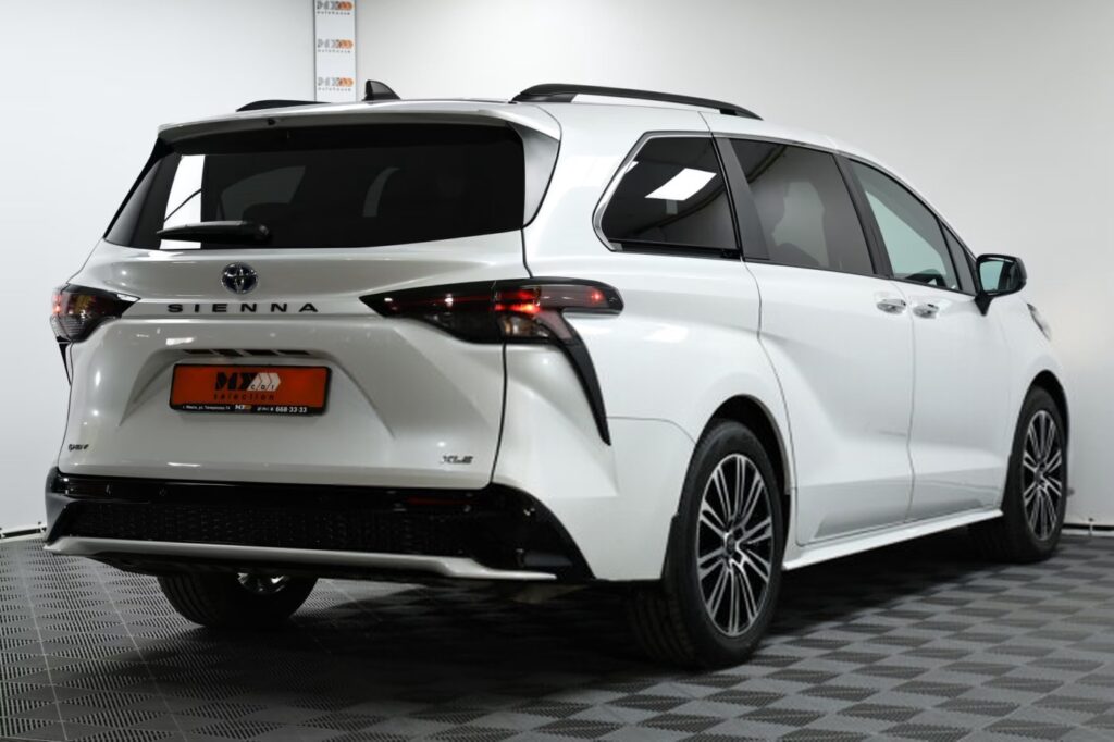 Toyota Sienna IV (XL40)