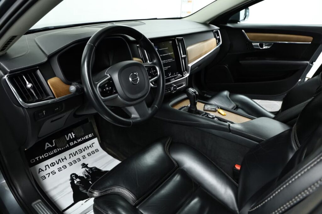 Volvo V90 II