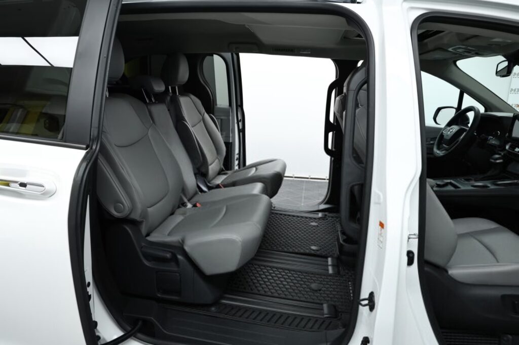 Toyota Sienna IV (XL40)