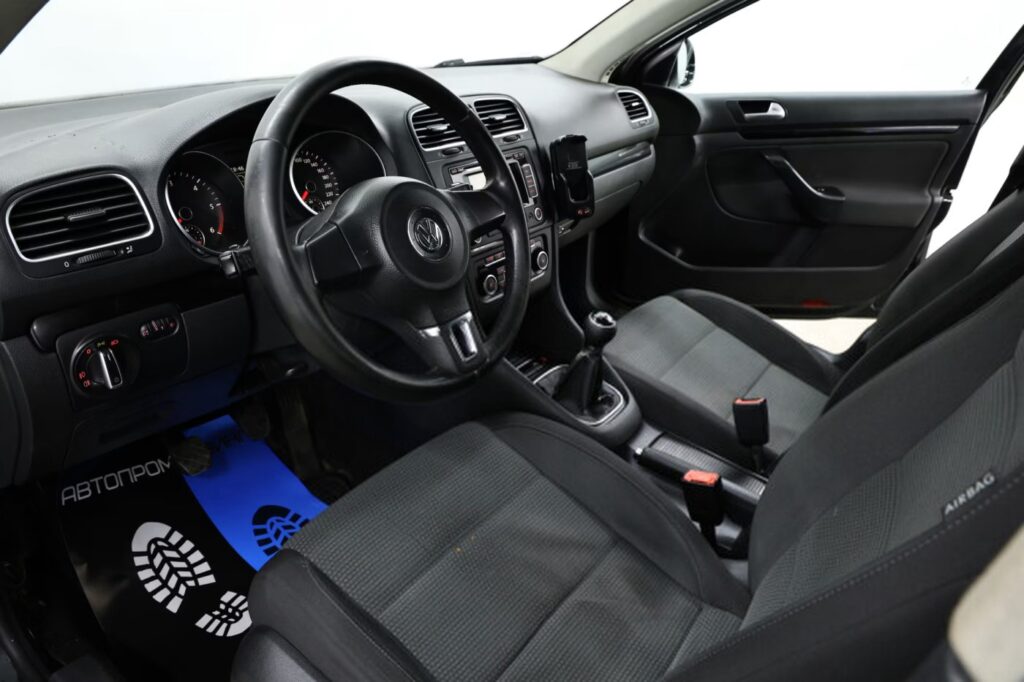Volkswagen Golf VI