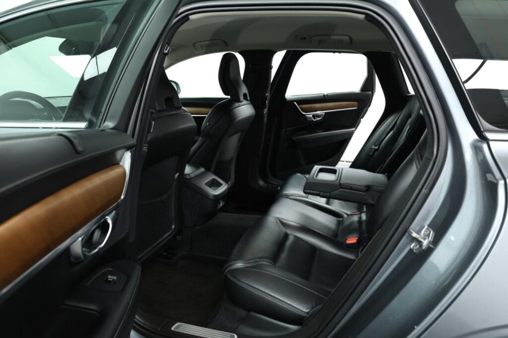 Volvo V90 II