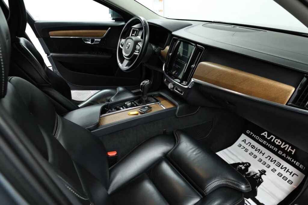 Volvo V90 II