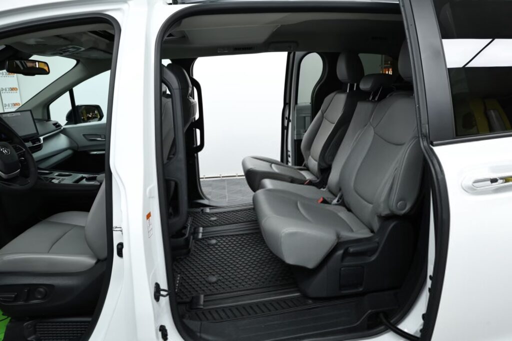 Toyota Sienna IV (XL40)