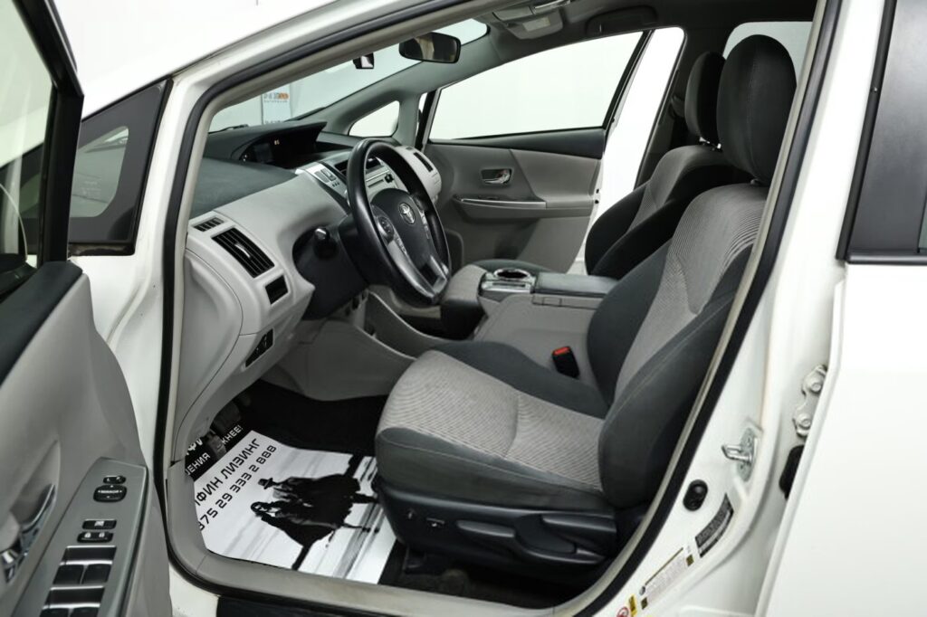 Toyota Prius V(+) ZVW40/41 · Рестайлинг