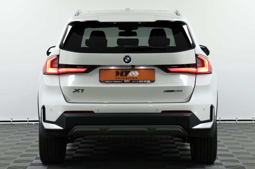 BMW X1 U11