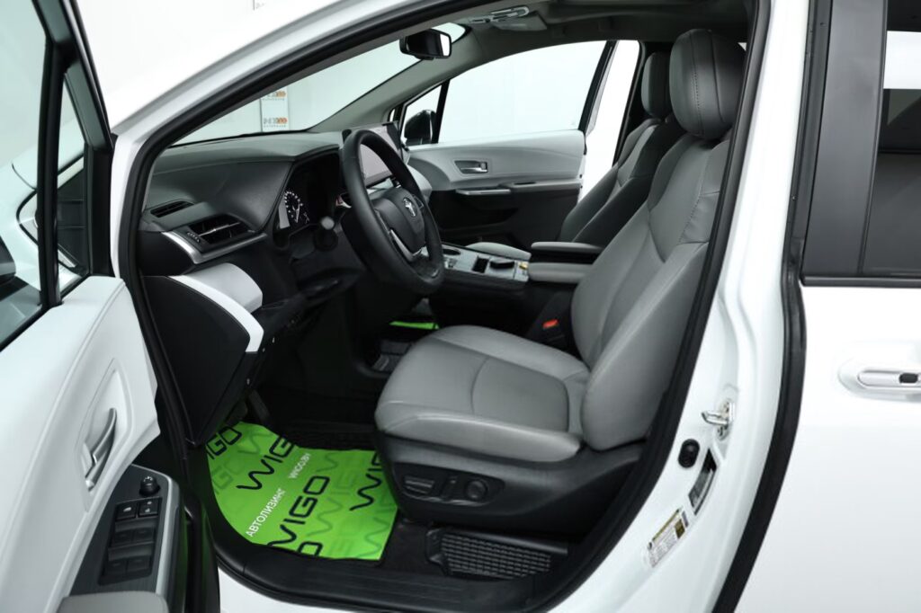 Toyota Sienna IV (XL40)