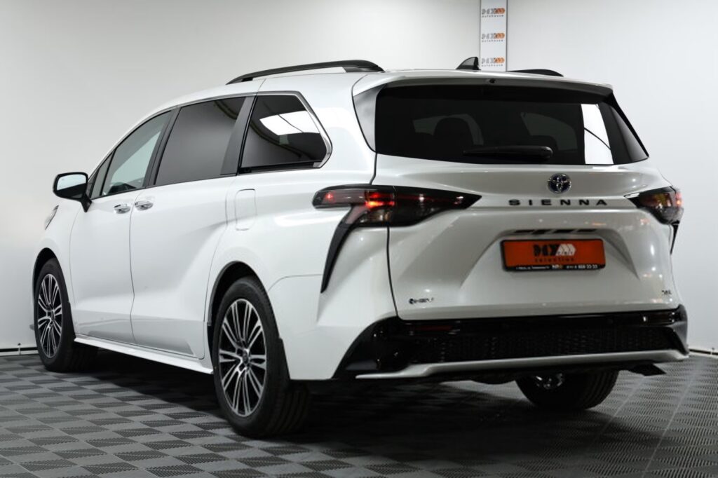 Toyota Sienna IV (XL40)